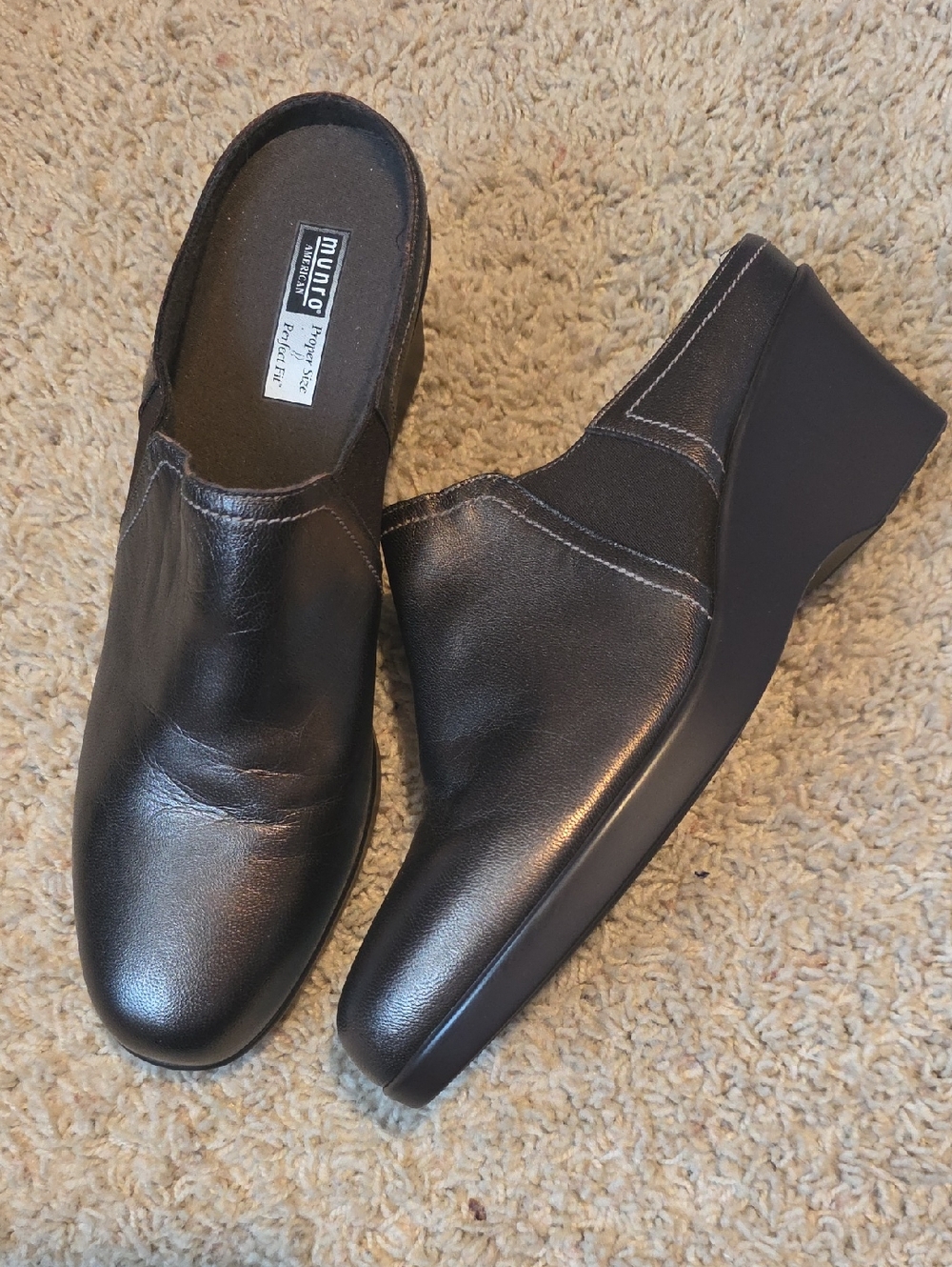 Munro Slip-On Wedge Clogs Size 10